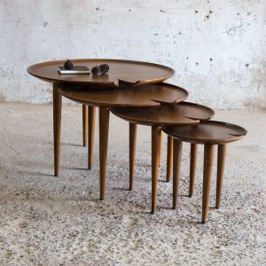 wooden 4 leg round table